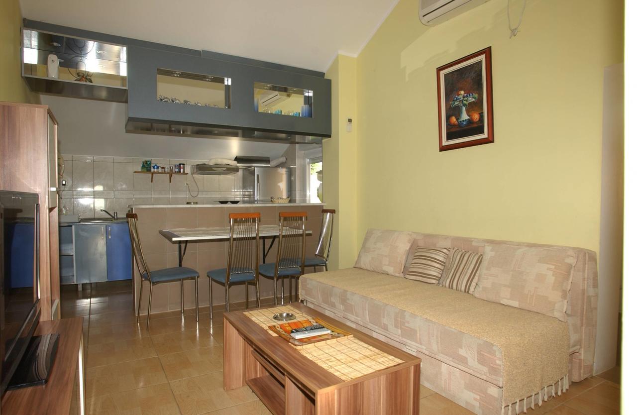Mm Kovacevic Apartments Petrovac Ngoại thất bức ảnh